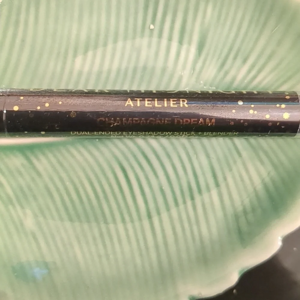 Dual Ended Eyeshadow Stick & Blender